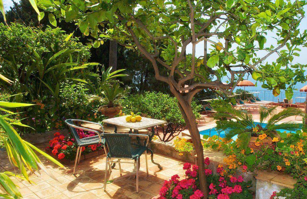 Le jardin | Hôtels à Taormina | Vacances en Sicile | Hôtel 4 étoiles Taormina Boutique Hotel